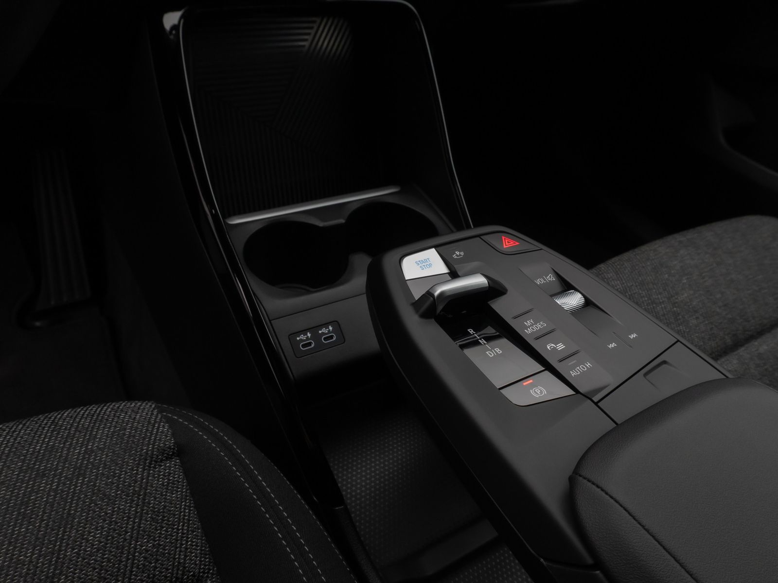 Fahrzeugabbildung BMW iX1 xDrive30 Kamera DAB Sitzhzg LED M Fahrwerk