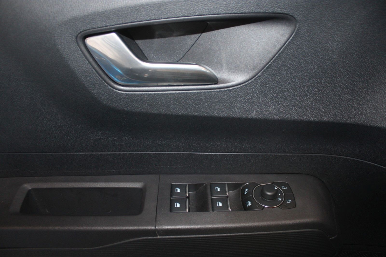 Fahrzeugabbildung Ford Tourneo Courier Titanium Automatik FahrerAssPak