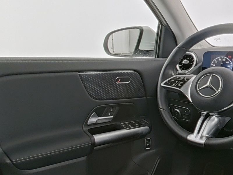 Fahrzeugabbildung Mercedes-Benz GLA 200 Progressive*Pano*Distro*Totwink*LED*Kam*