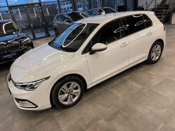 Volkswagen Golf VIII Lim. Life *LED*NAVI*PDC*AMBIENTE*CAR2X