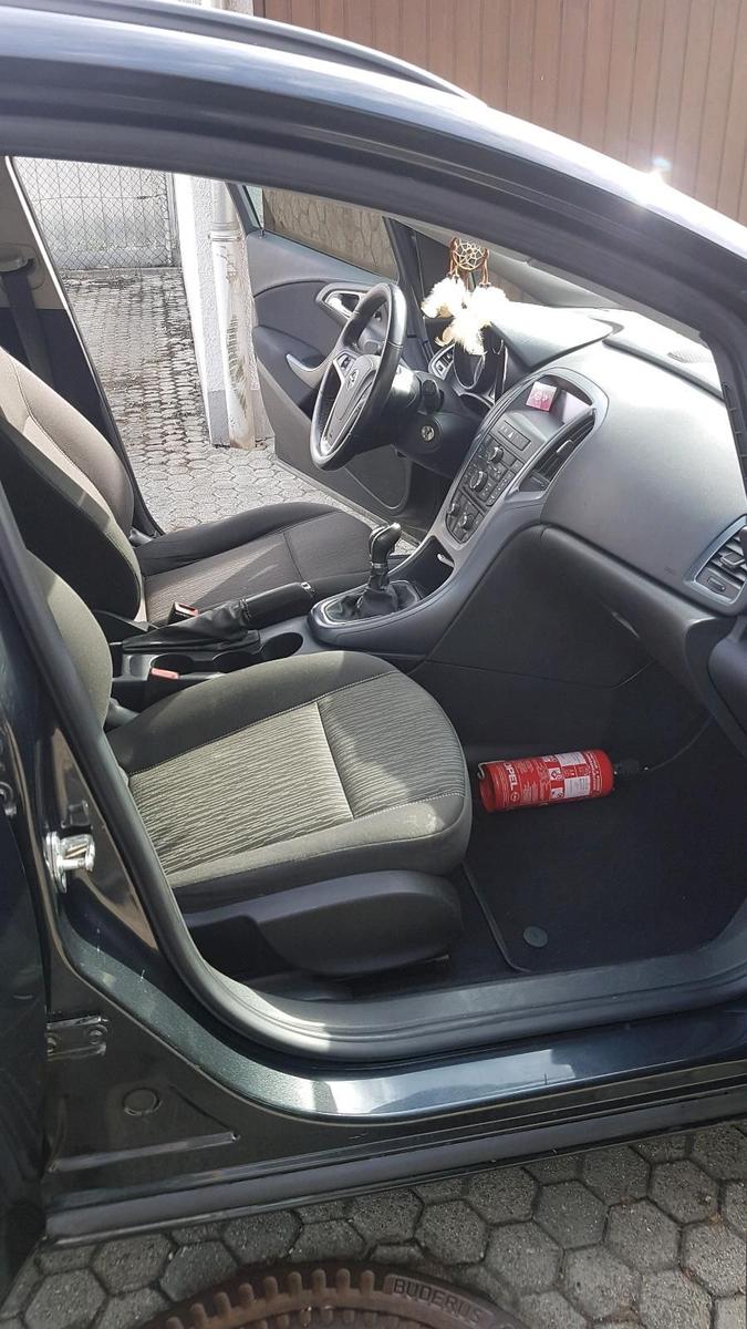 Opel Astra 2013 — photo 11