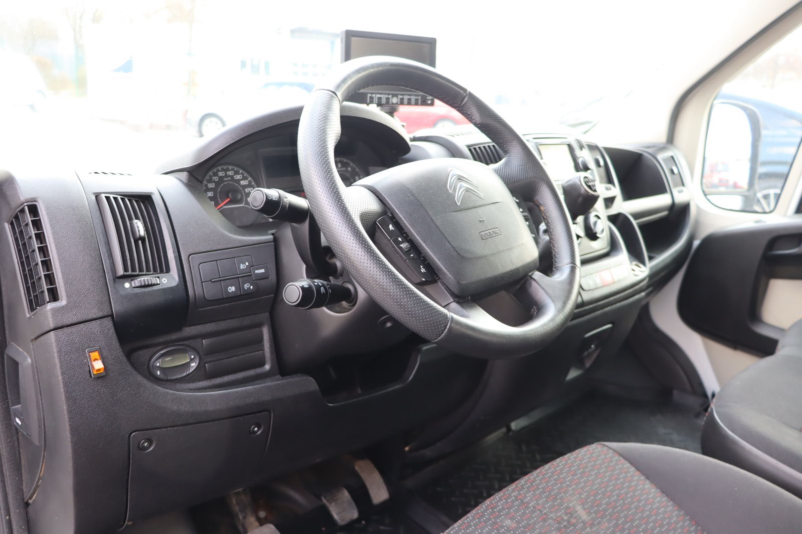 Fahrzeugabbildung Citroën Jumper 2.2d DOKA Kipper 7 Sitzer 1. Hand