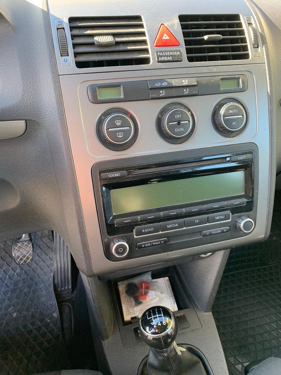 Volkswagen Touran 2009 — photo 14