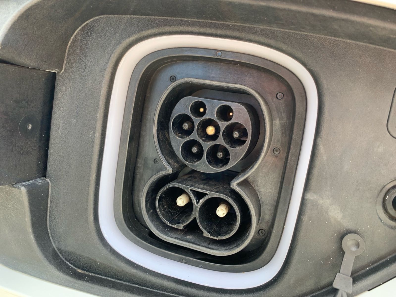 Fahrzeugabbildung Hyundai KONA Edition 30+ 11 kW Navi 1Hd