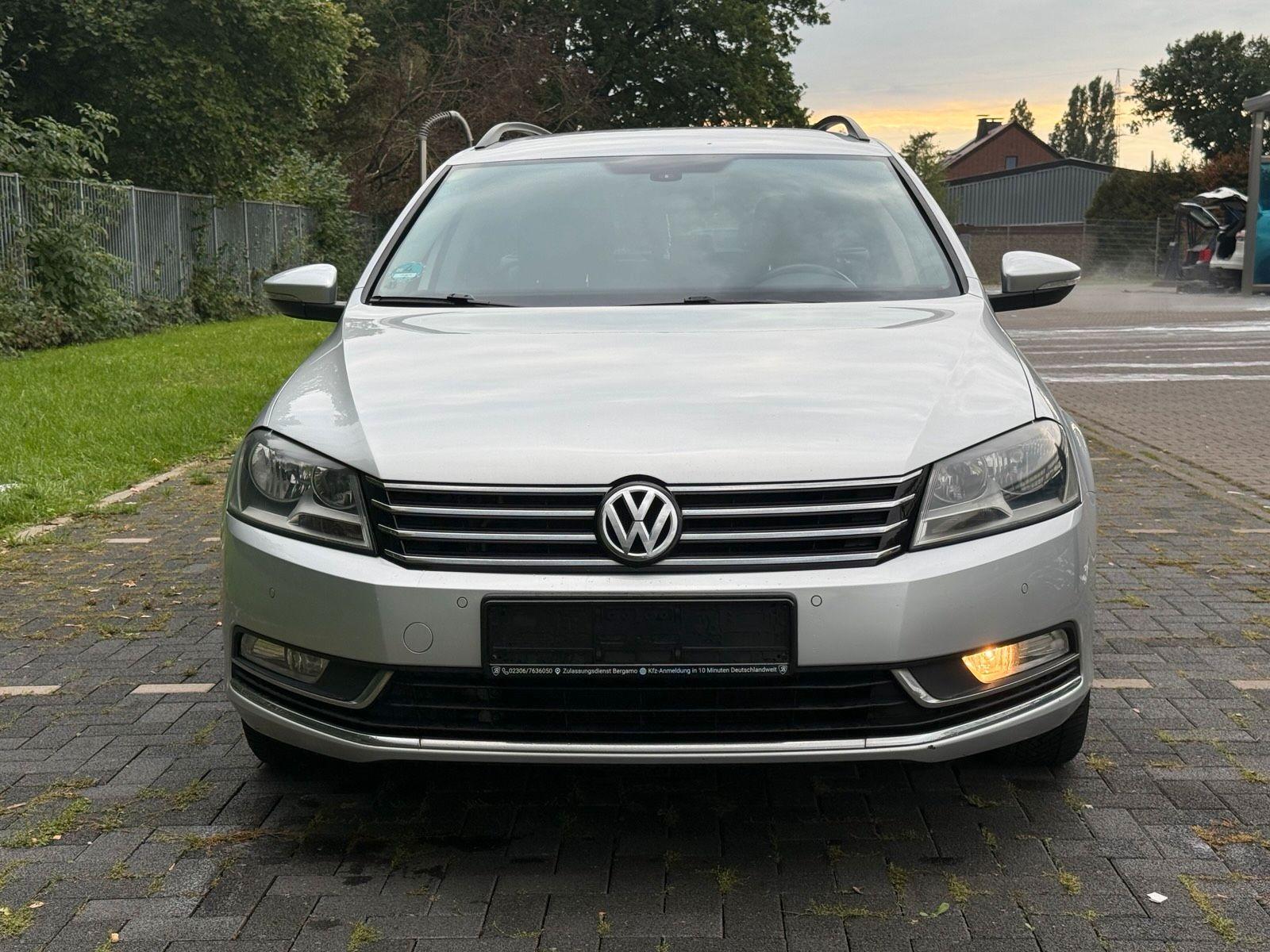 Volkswagen Passat 2011 — rear view