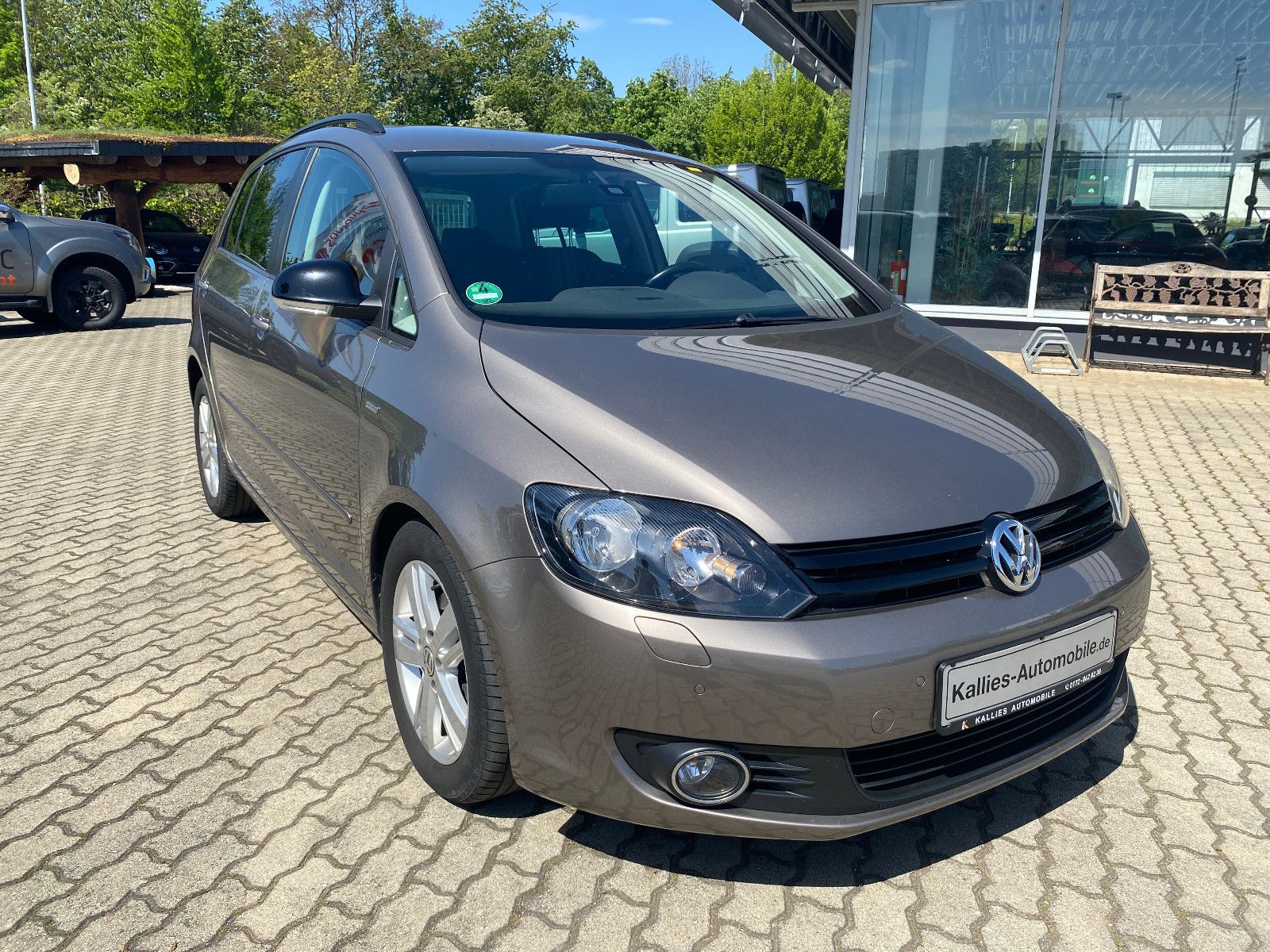 Fahrzeugabbildung Volkswagen Golf Plus 1.6 TDI NAVI+T.LEDER+PDC+AHK-TÜV-NEU