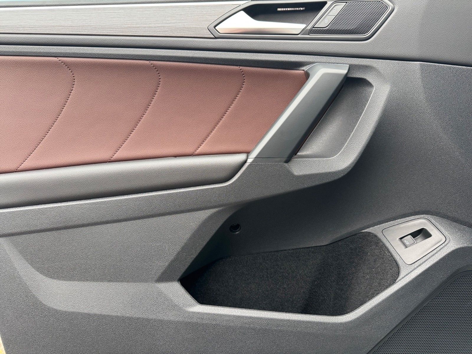 Fahrzeugabbildung Volkswagen Tiguan Elegance 4Motion 2.0 TDI