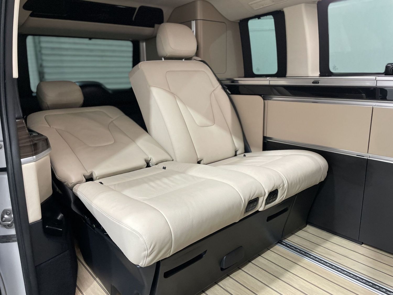 Fahrzeugabbildung Mercedes-Benz V 300 d Marco Polo EDITION AMG Night 4M#Küche#36