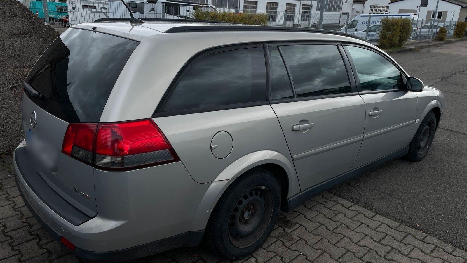 Opel Vectra 2005 — interior