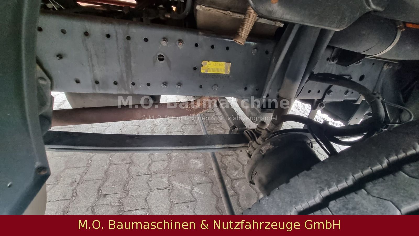 Fahrzeugabbildung MAN LE 8.180 / Doppelkabine / Koffer / Rampe