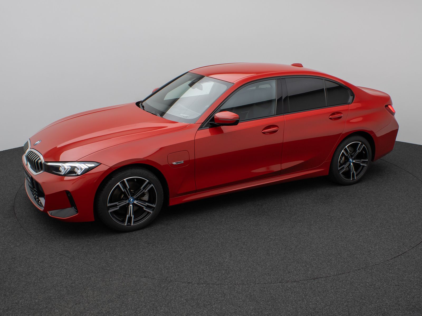 Fahrzeugabbildung BMW 330e M Sport HUD DAB PDC Geschwindigkeitsreg