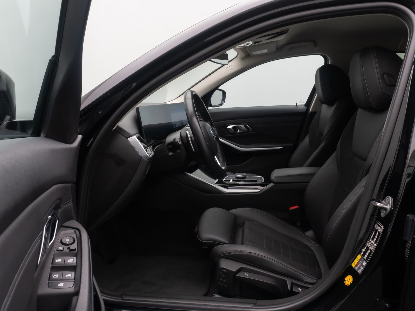 Fahrzeugabbildung BMW 320e FernlichtAs DAB Widscreen Sportsitz Komfort