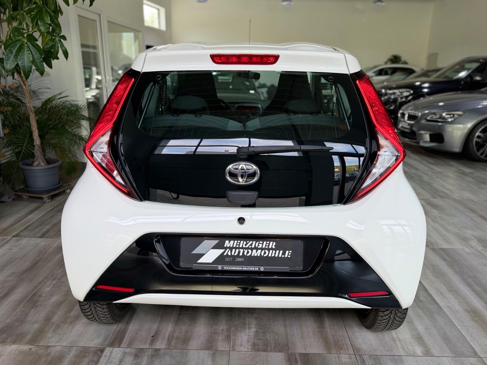 Toyota AYGO x-play *LED*BT*Klima*Tempomat*Lederlenkrad*