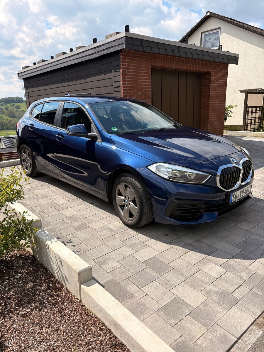 BMW 118i - 4fach bereift &amp; Anhängerkupplung 