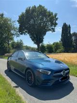 Mercedes-Benz A 35 AMG Mercedes-AMG Limousine  - : Blau, Mercedes