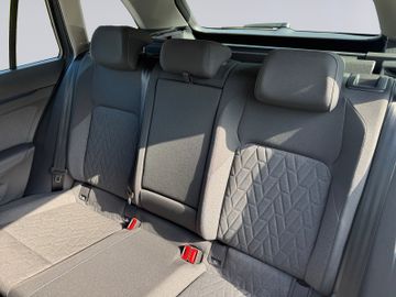 Volkswagen Golf - 10
