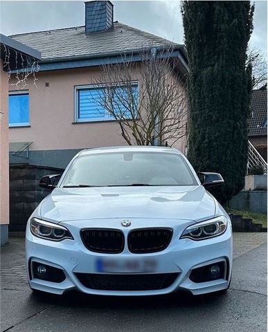 BMW 220i F22