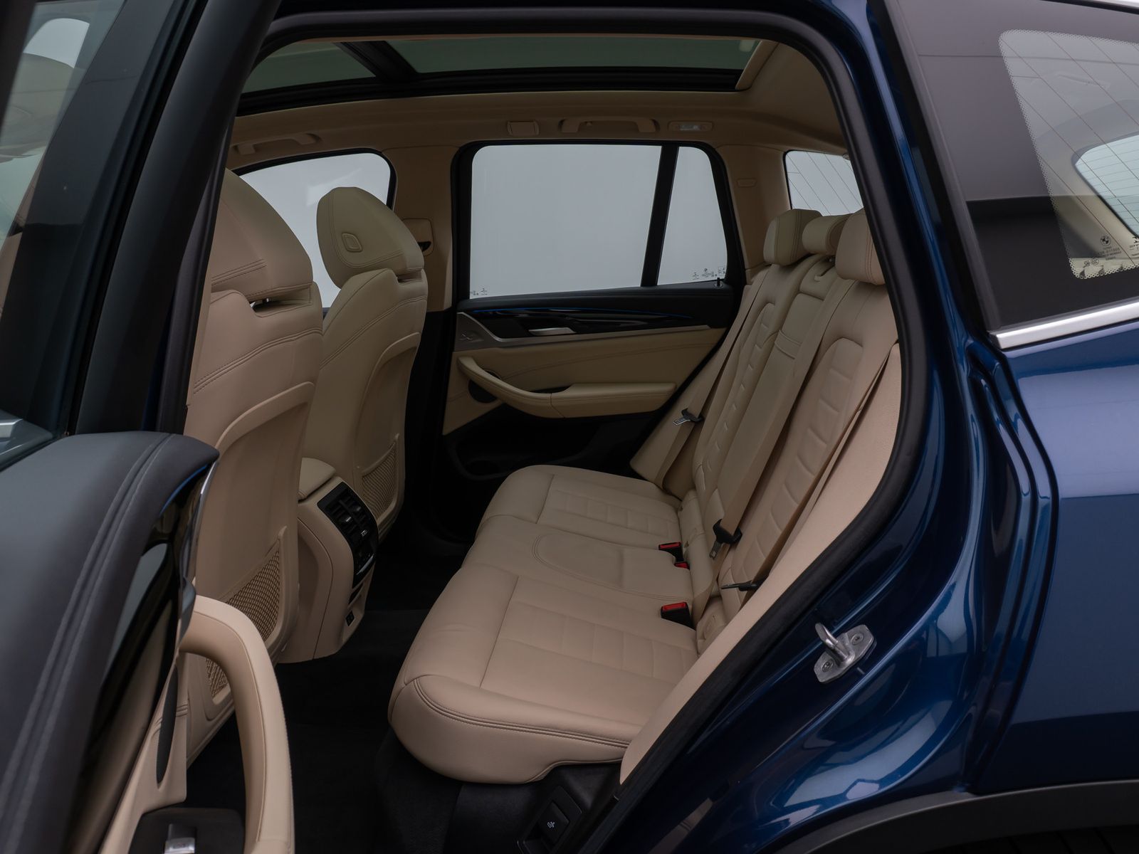 Fahrzeugabbildung BMW iX3 Impressive 360° ACC H/K Komfort DAB AHK 20"