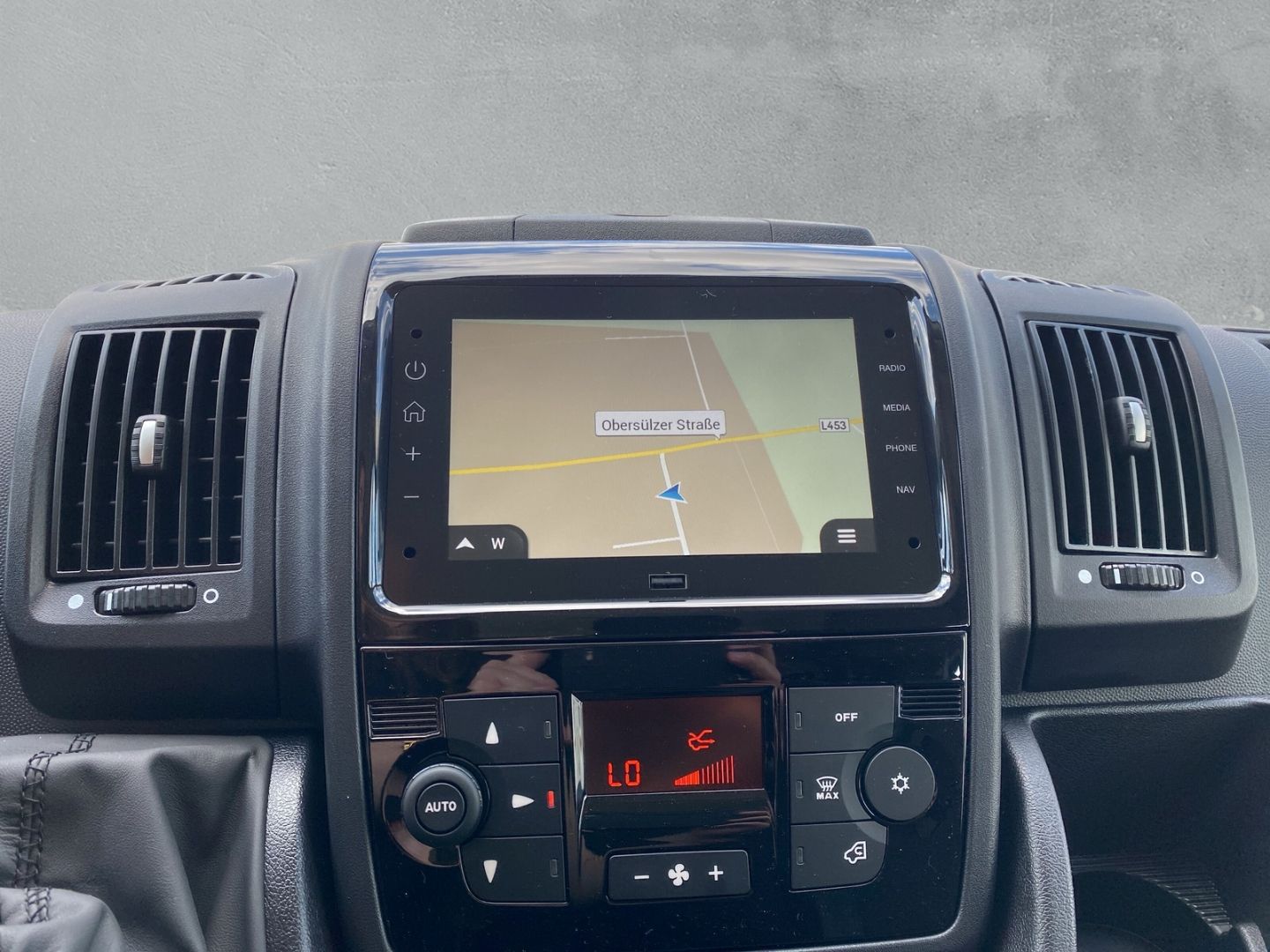 Fahrzeugabbildung Peugeot Boxer Kasten Hochraum 435 L4H2TwinCab BlueHDi 16