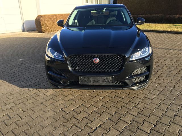 Jaguar F-Pace E-Perform. ,Black Pack,Navi,Suround Cam.