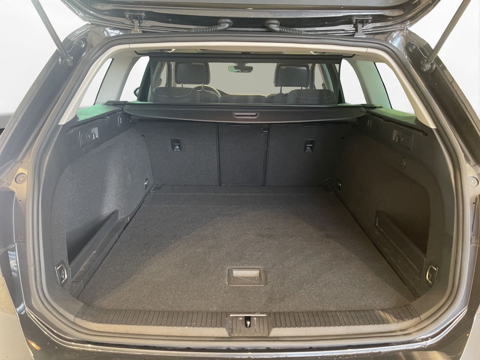 Volkswagen Passat Variant - Bild 24