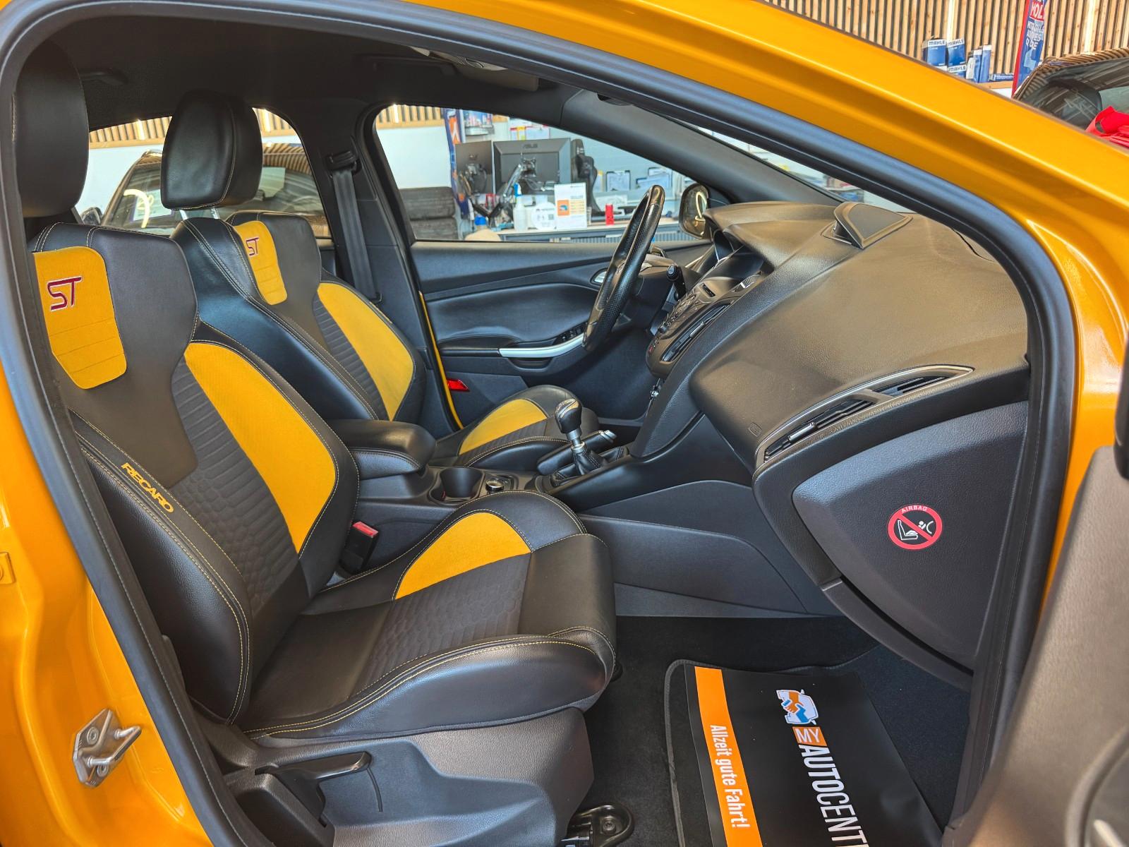 Ford Focus ST 2.0 EcoBoost 250 ch BVM / Recaro / Cuir / Sièges chauffants / Pack Sport