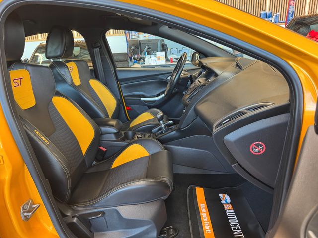 MYAUTOCENTER – Gebraucht- und Jahreswagen mit Werkstattservice in Pfaffenhofen Ford Focus *RECARO*SPORT*SitzHZ*2-ZONEN*TÜV 0127*