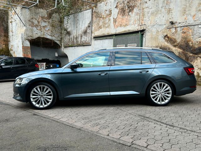 Skoda Superb Combi Style*Navi*Pano*AHK*