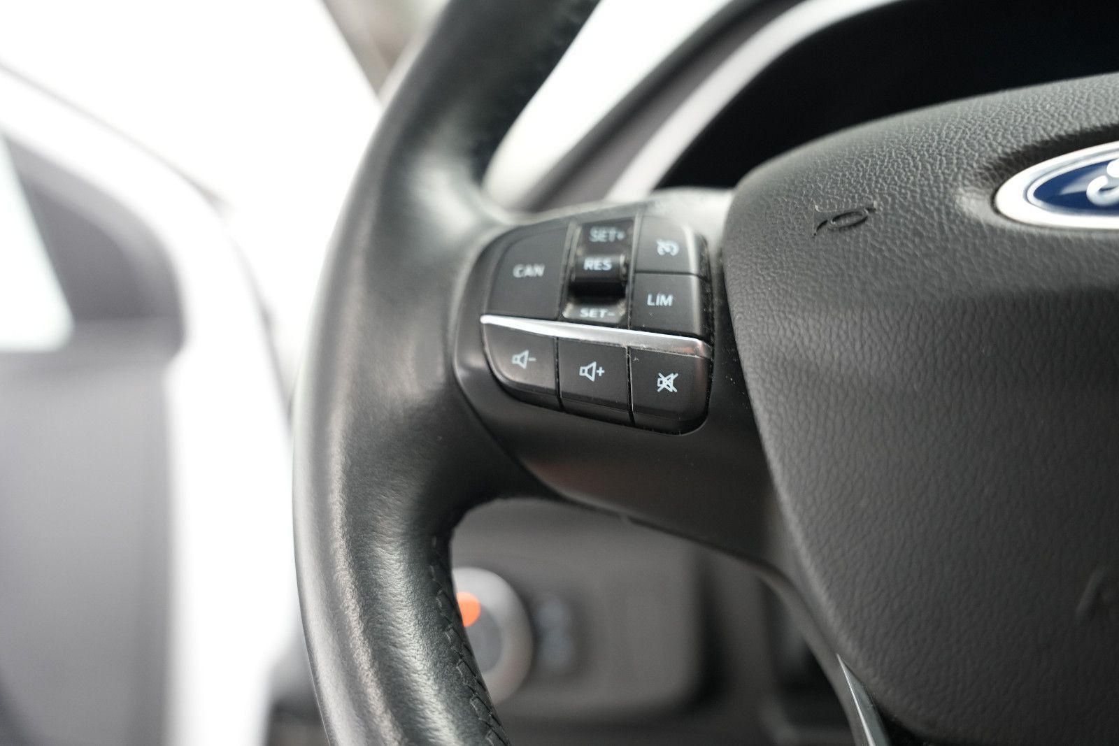 Fahrzeugabbildung Ford Focus Turnier Cool & Connect *Navi*SHZ*Klima*PDC