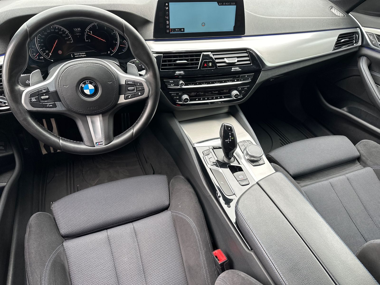Fahrzeugabbildung BMW 520 d Touring xDrive M-Sport NAV+LED+SHZ+DA+EU6