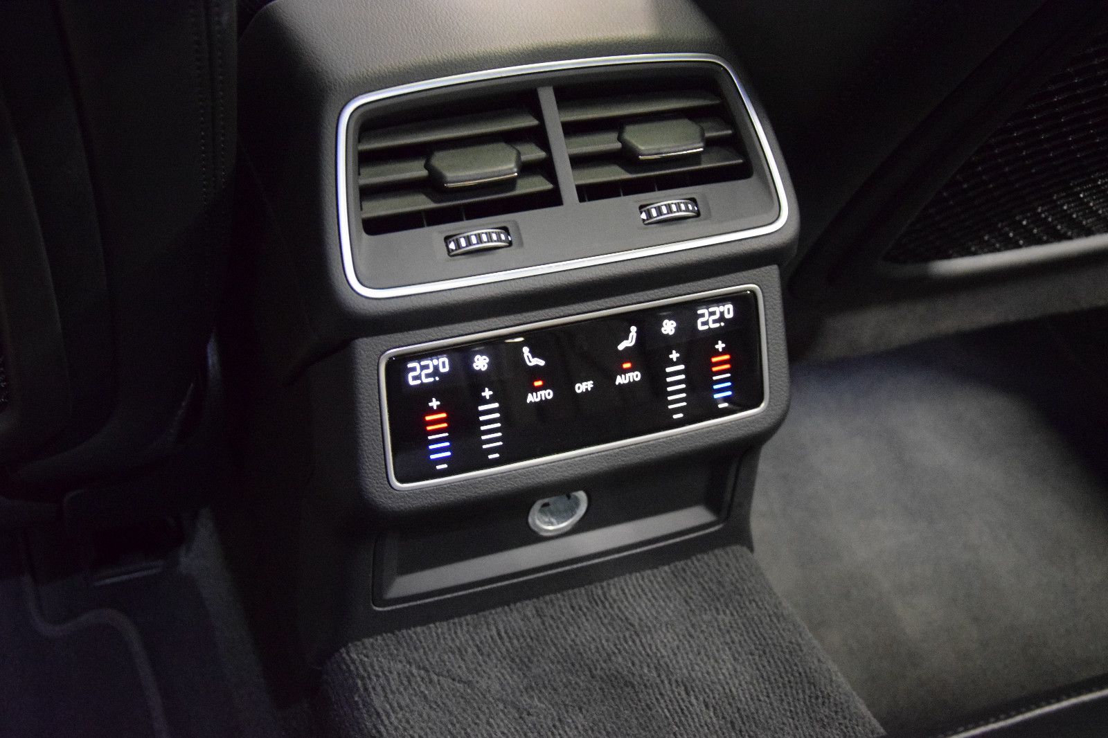 Fahrzeugabbildung Audi A6 Lim. 55 TFSI quattro Sport Pano Leder ACC