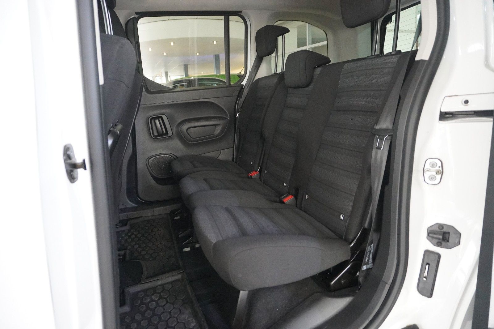 Fahrzeugabbildung Opel Combo Life 1.5D ELEGANCE NAVI/LED/KAMERA/SH/AHK