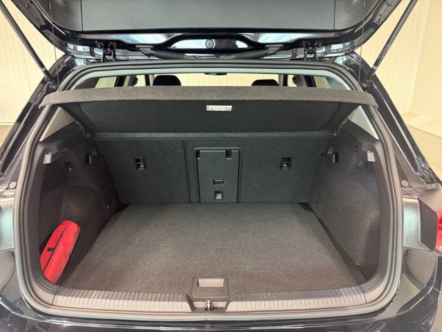 Golf VIII Life 1.5 TSI AHK STNDHZG LED