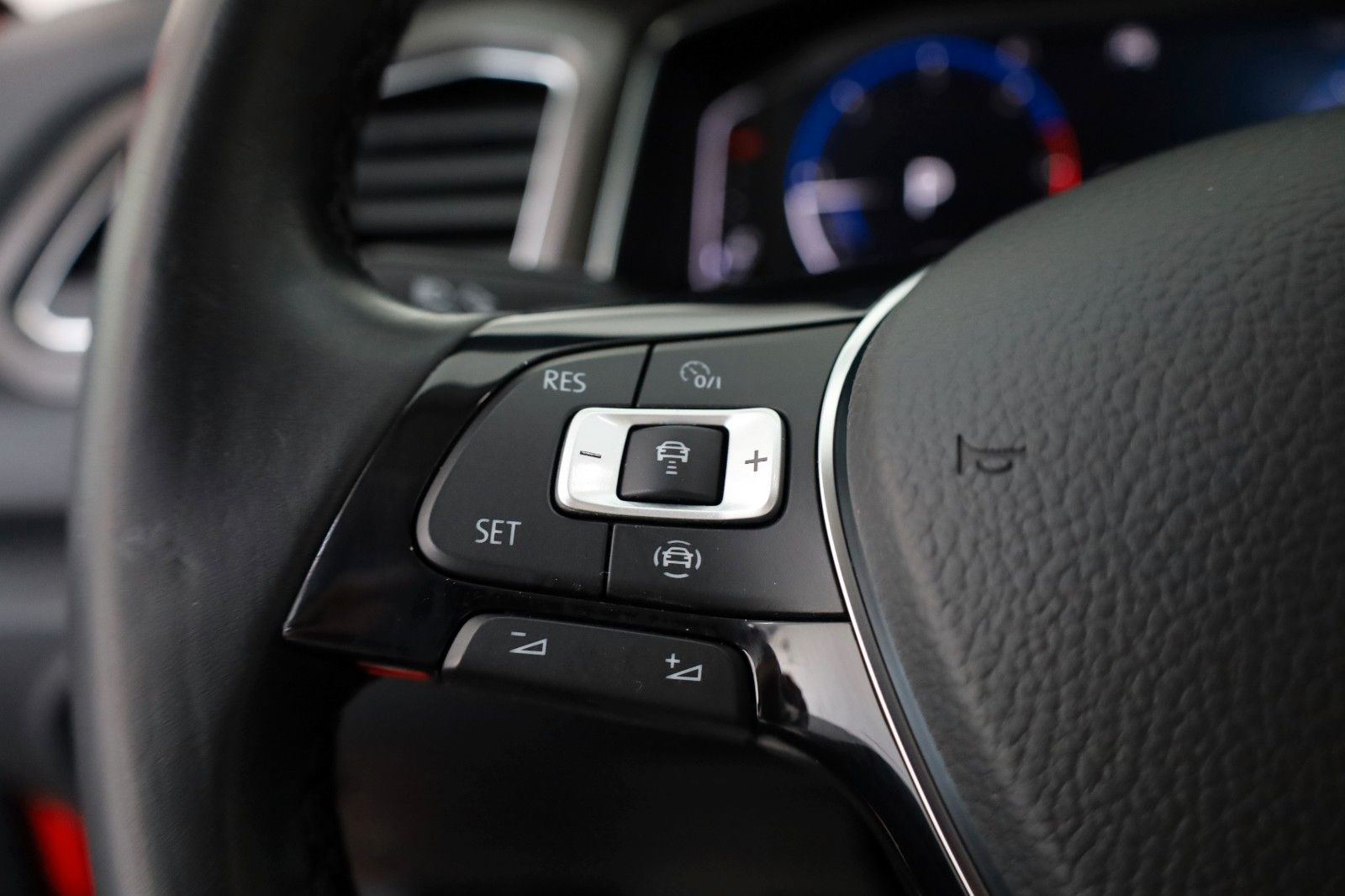 Fahrzeugabbildung Volkswagen T-Roc Style Navi,SH,PDC,ACC,AHK,SR+WR