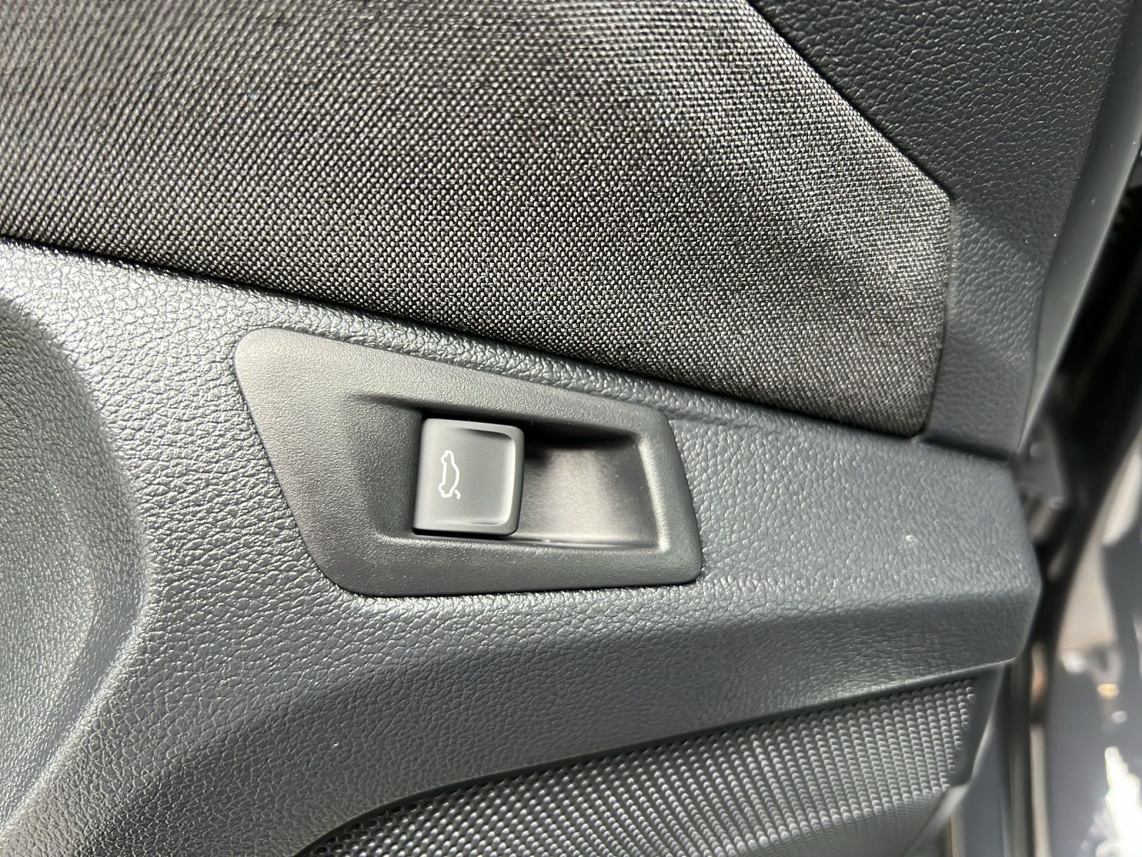 T-Roc Active 1.5 TSI DSG AHK*Navi*Pano*Standhzg.