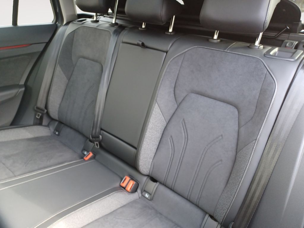 Fahrzeugabbildung Volkswagen Golf Variant 1.5 eTSI DSG Style Navi, AHZV uvm.