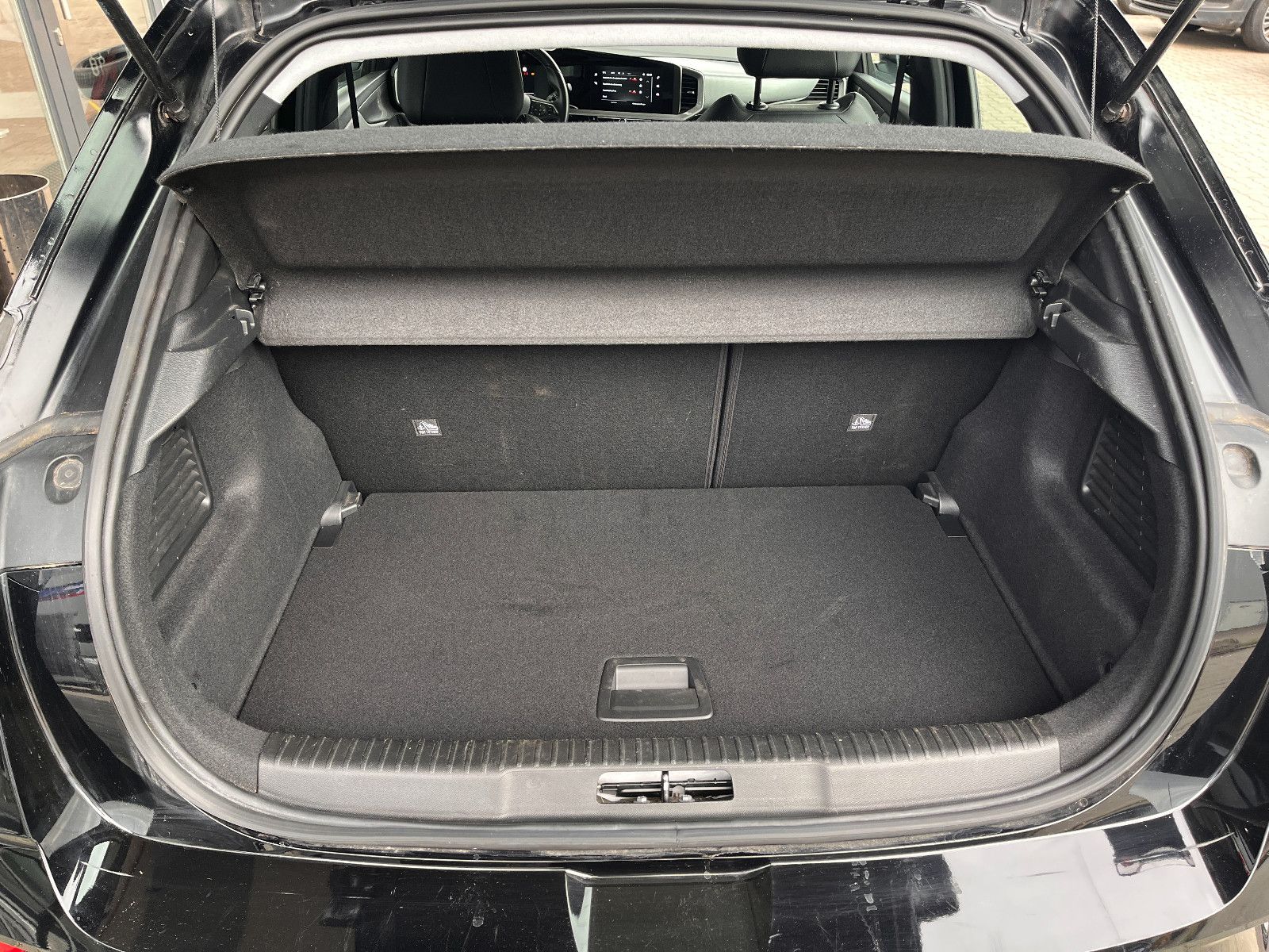Fahrzeugabbildung Opel Mokka e Elegance