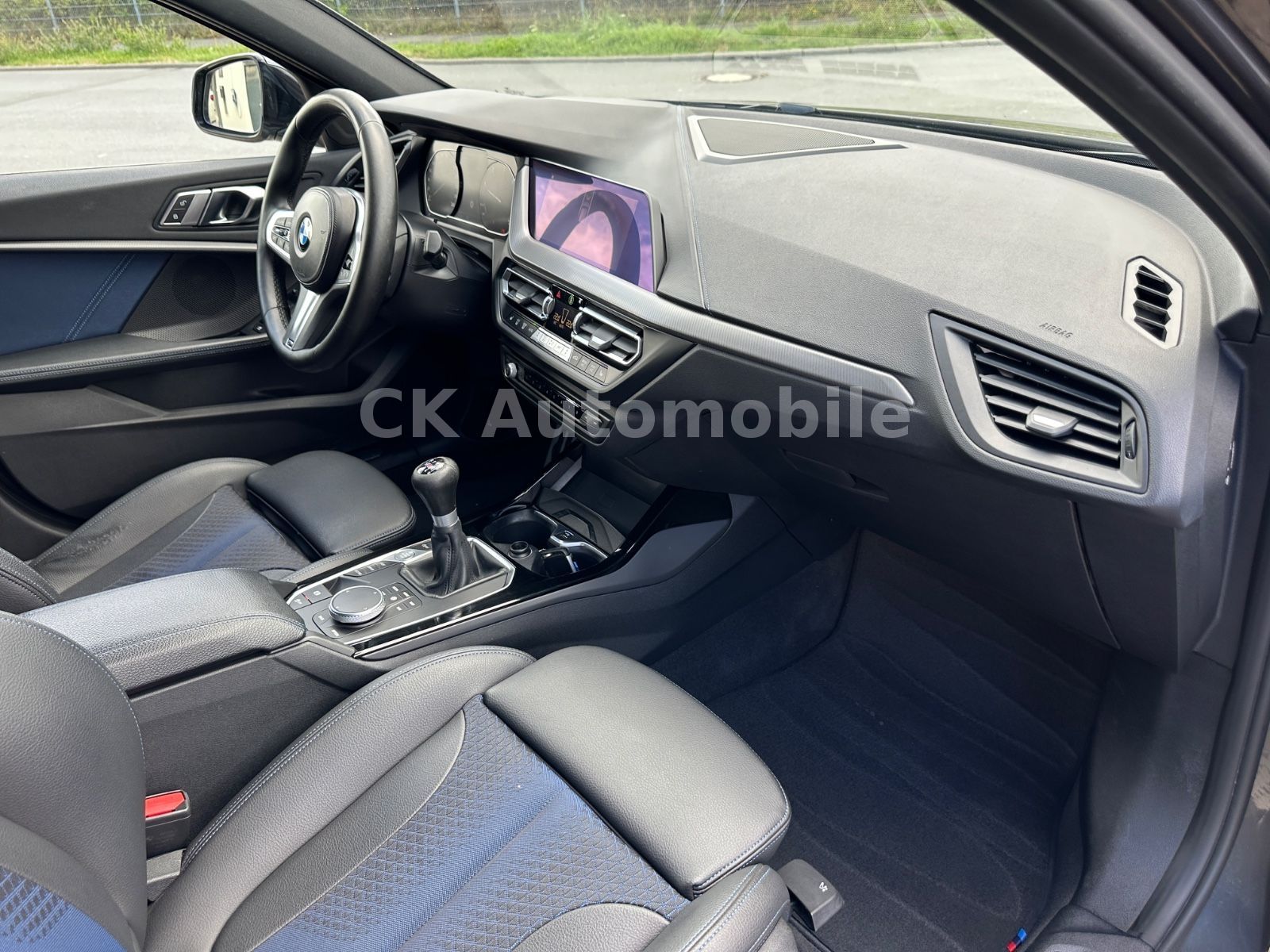 Fahrzeugabbildung BMW 118d M-Sport Shadow-Line/Navi/LED/PDC