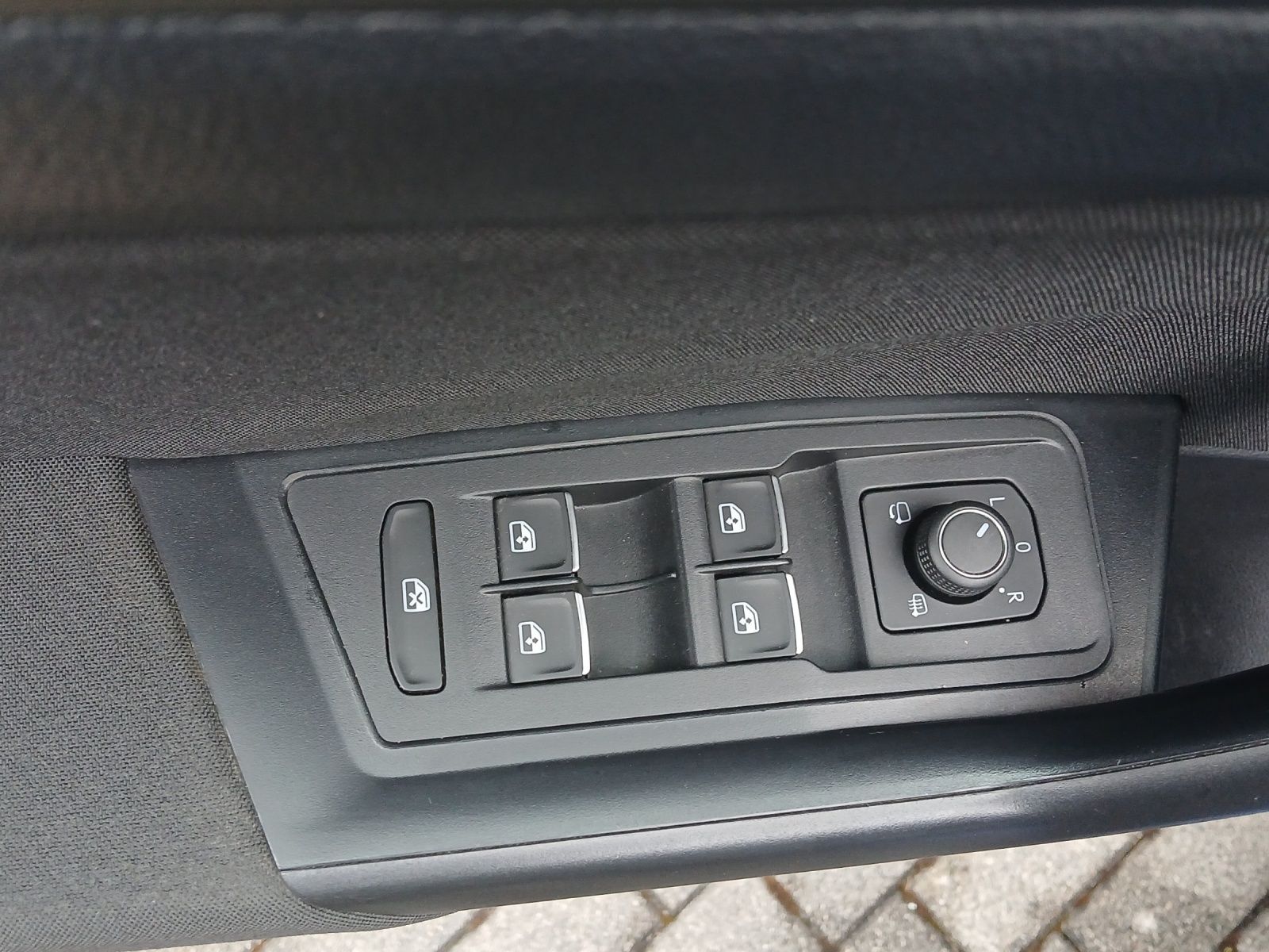 Fahrzeugabbildung Volkswagen T-Roc TSI Style LED AHK Navi ACC RFK SHZ