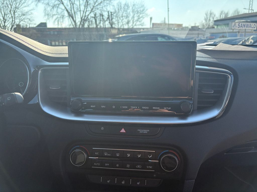 Fahrzeugabbildung Kia Ceed 1.5 T-GDI DCT VIS KOMF+ (NAV)