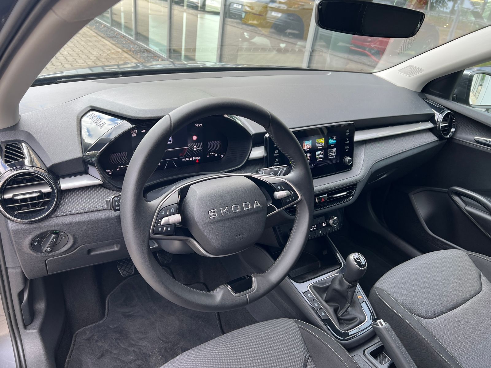 Fahrzeugabbildung SKODA Fabia Selection Tour 1.0 TSI *Vorb. AHK, LED, Ka