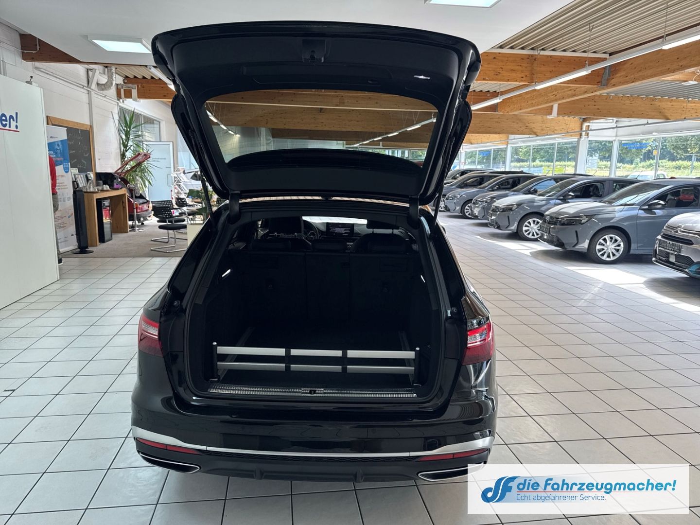 Fahrzeugabbildung Audi A4 Avant 35 TDI S line Navi Leder LED ACC Klimaa