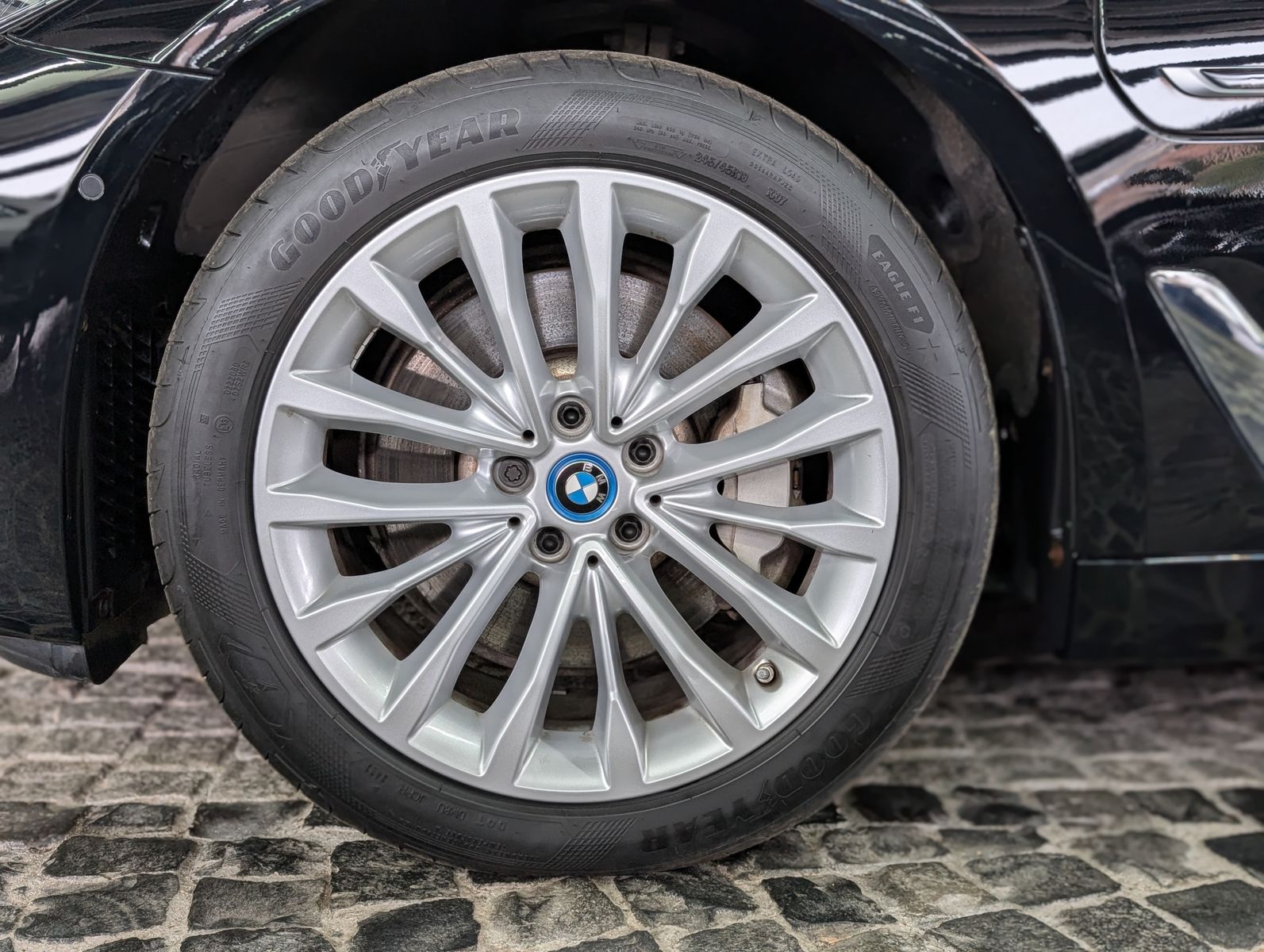 Fahrzeugabbildung BMW 530 e Luxury Line SPORT PANO LED KAM LEDER AHK