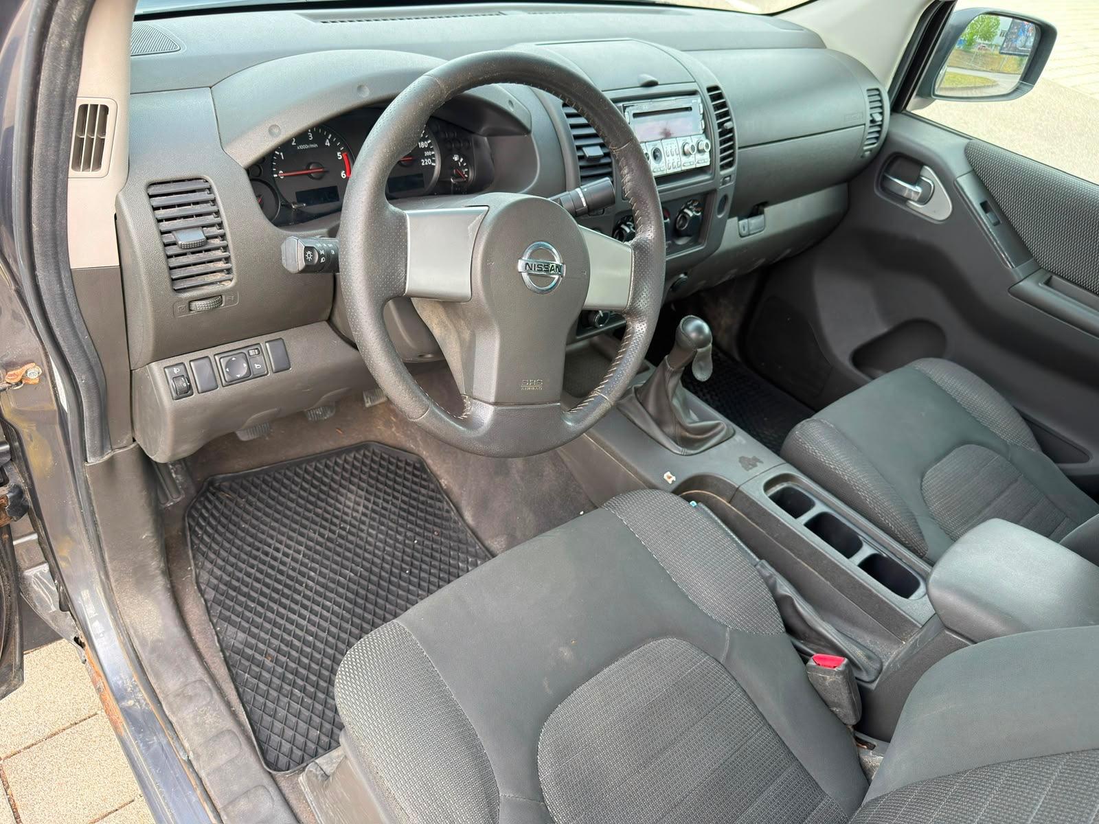 Nissan Navara King Cab 2.5 dCi | 190 ch | BVM | 4 places | Attelage | Climatisation | Différentiel autobloquant