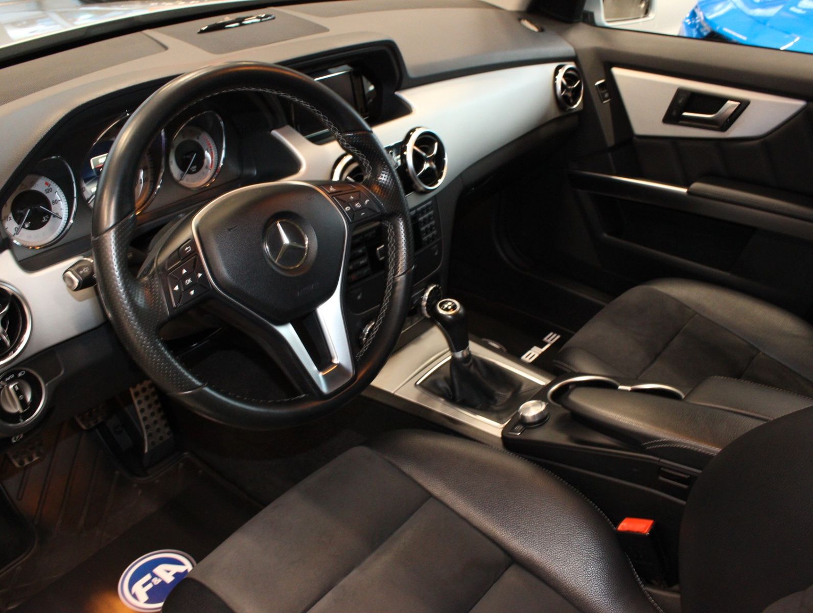 Fahrzeugabbildung Mercedes-Benz GLK 200 CDI*Sport Paket*NAVI*AHK*Bi-Xenon