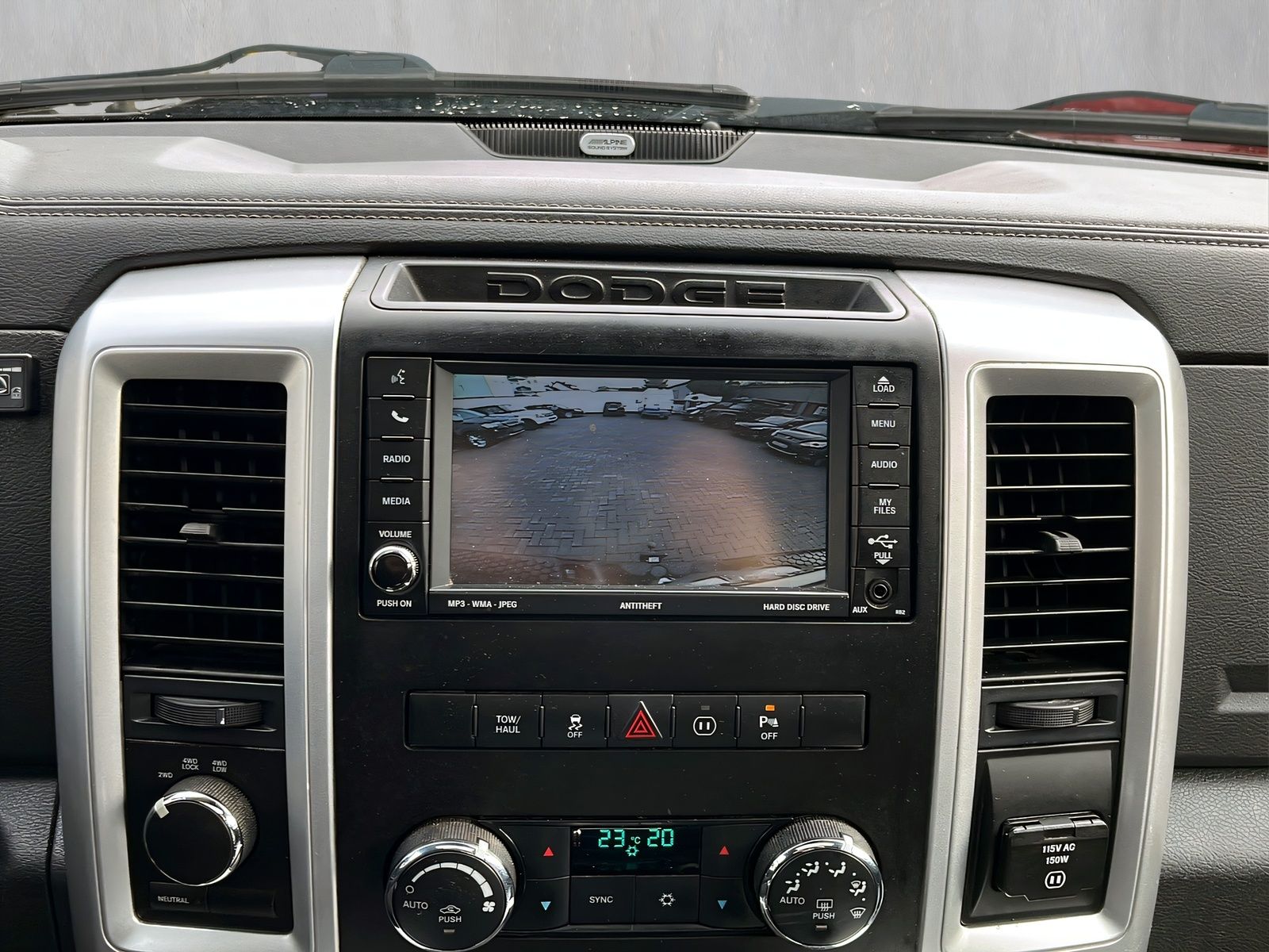 Fahrzeugabbildung Dodge RAM 1500 LPG 103L CREW CAB 1.HAND RF KAM AHK GSD