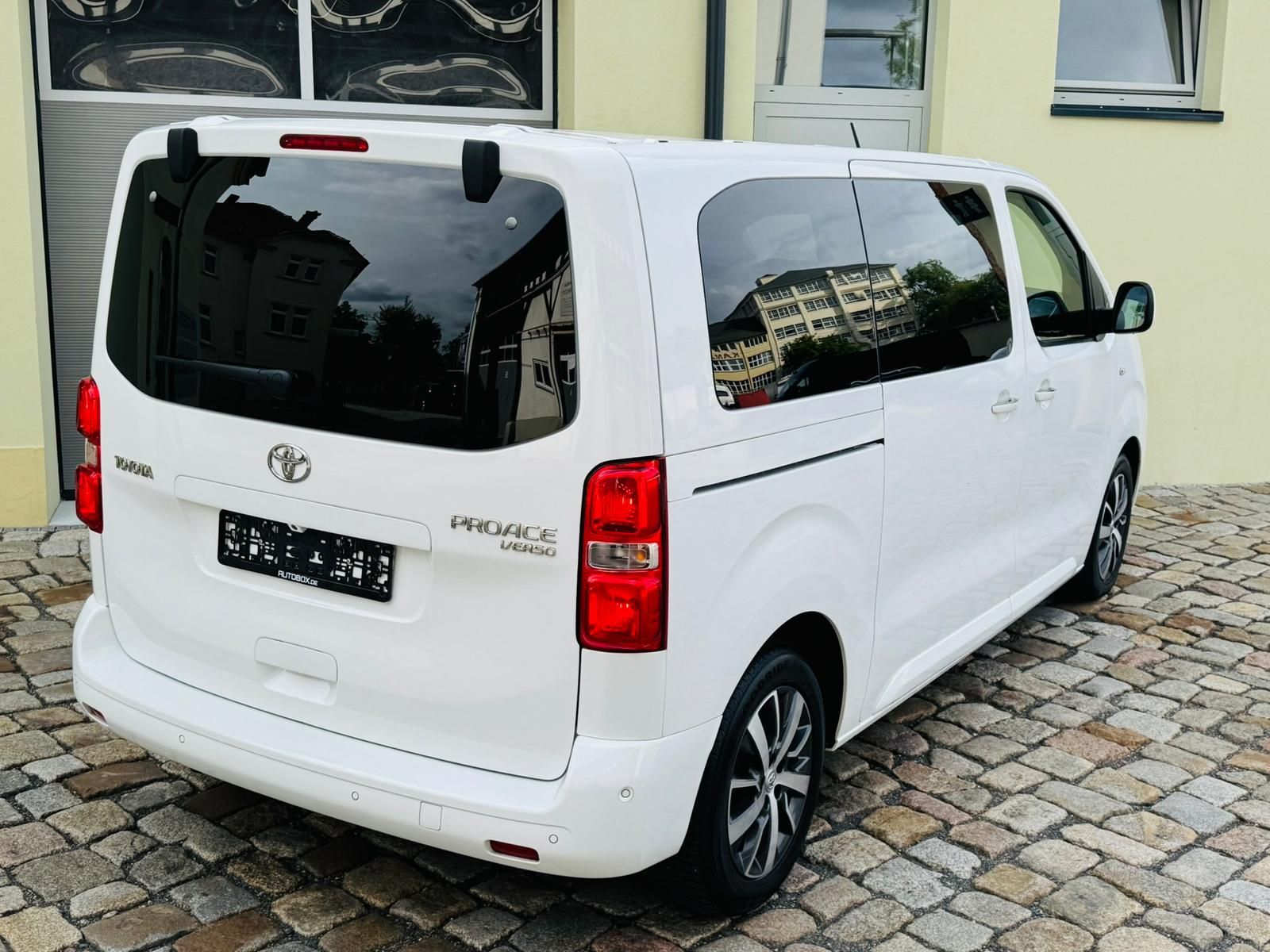 Toyota Proace (Verso) 2.0 D-4D Team D ACC AHK STHZG foto 5