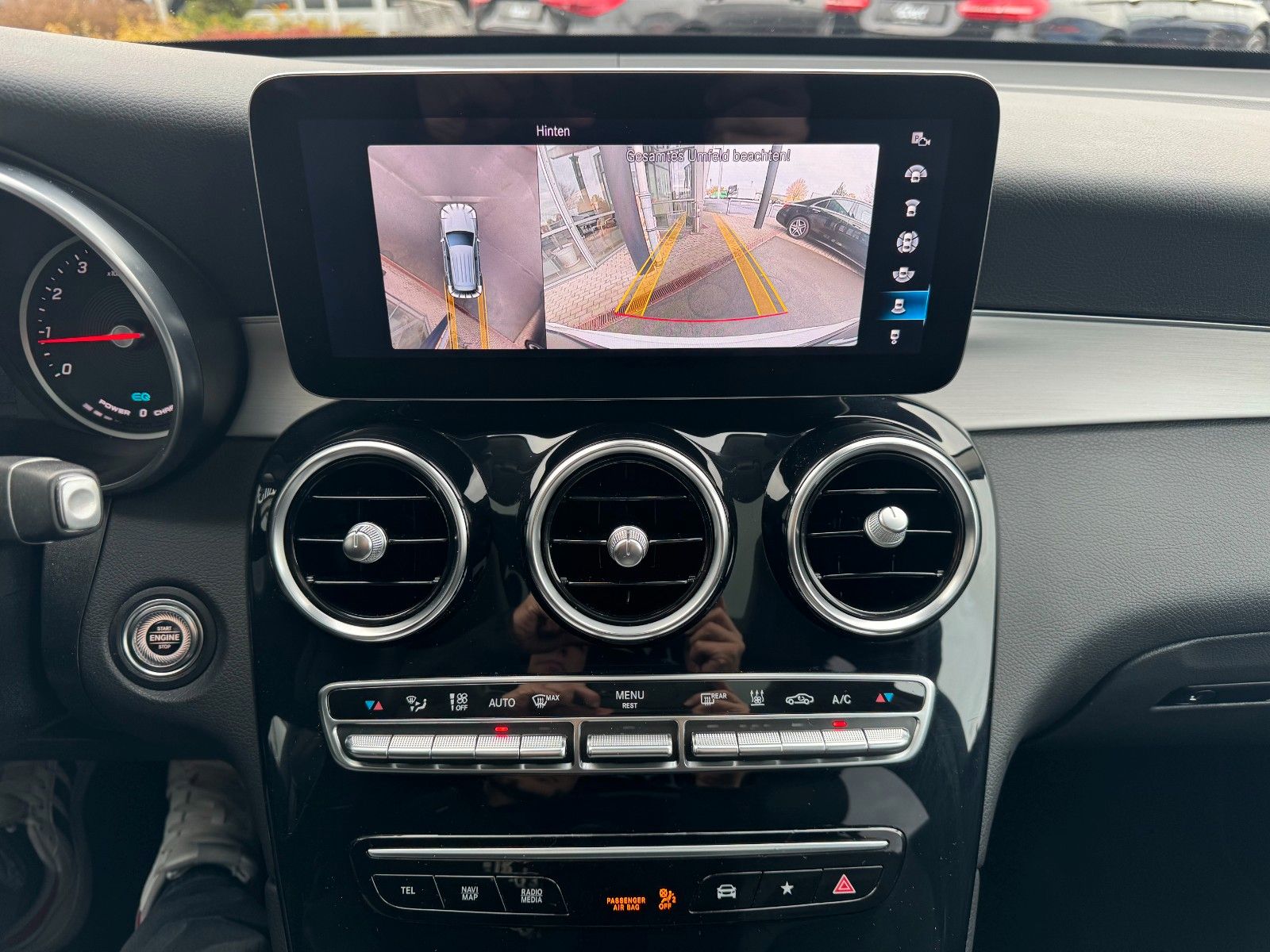 Fahrzeugabbildung Mercedes-Benz GLC 200 4M AMG+Pano+Distr+StandH+AHK+360+HUD