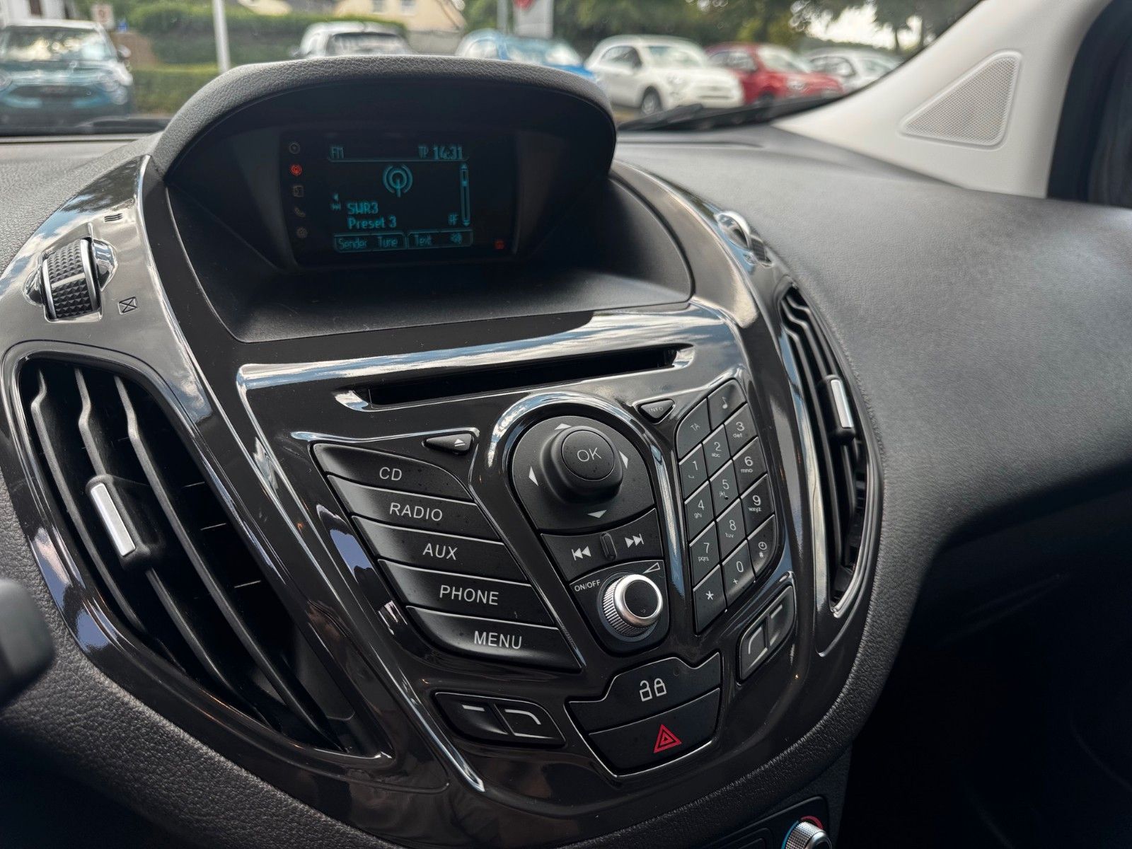 Fahrzeugabbildung Ford Tourneo Courier Titanium Sitzheizung Klima