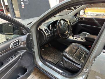 Jeep Grand Cherokee - 11